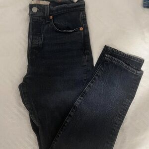 black Levi’s wedgie jeans!